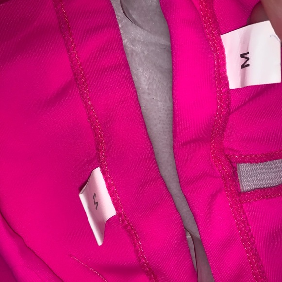 Hot pink bikini - Picture 4 of 4